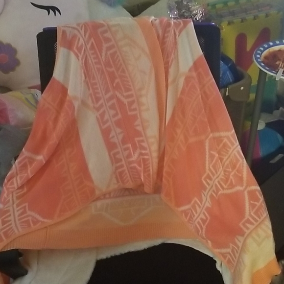 Sleeveless poncho - Picture 3 of 3